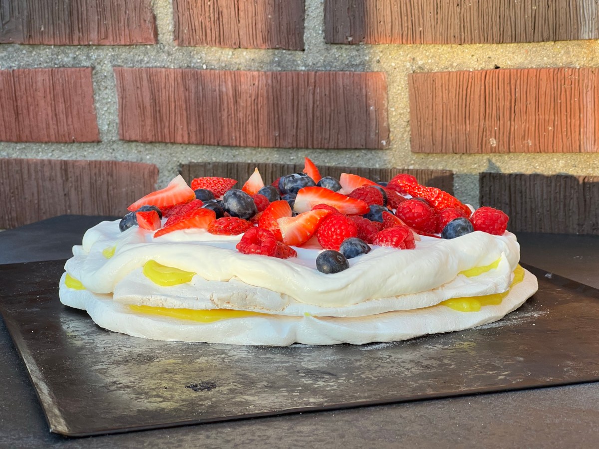 pavlova-med-lemoncurd-gr-dde-och-f-rska-b-r-vegansk-nogluforme